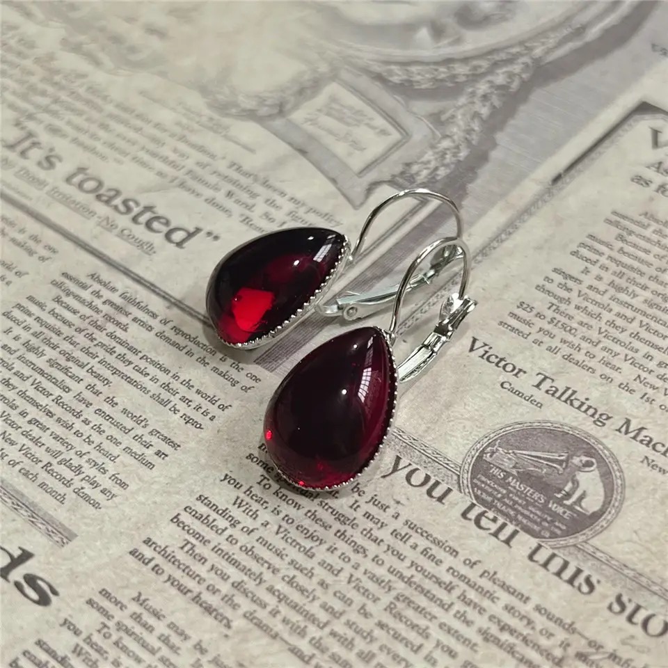 Women'S Vampire Accessories - Gothic Vampire Blood Red Earrings For
