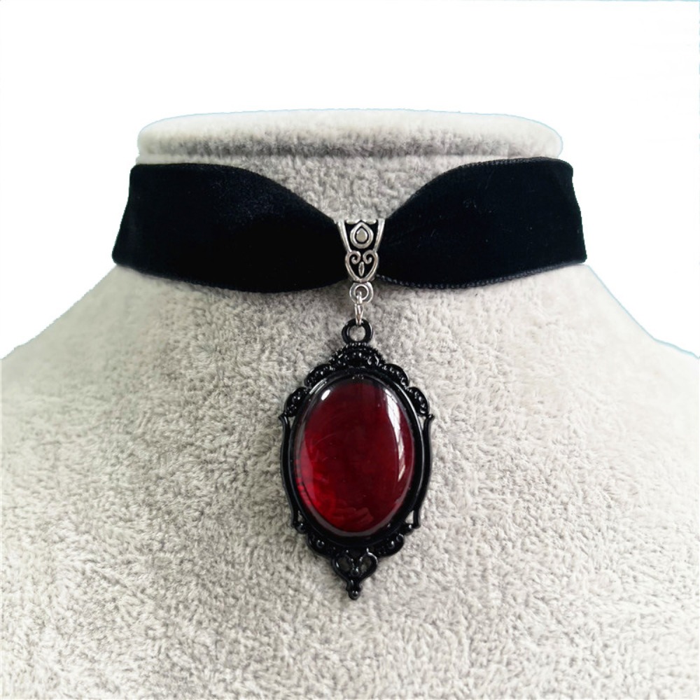 Women'S Vampire Accessories - Gothic Vampire Cameo Pendant Choker Velvet