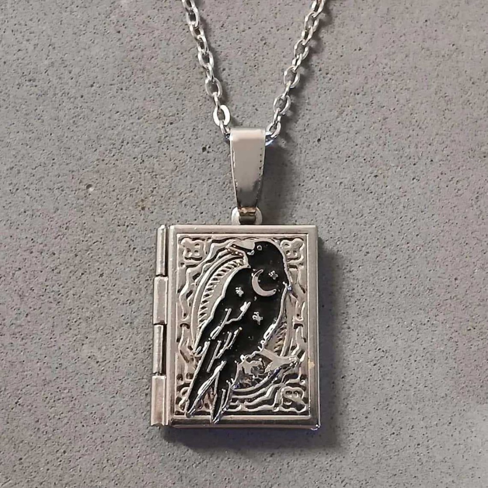 Trendy Exquisite Carving Moon  - Women'S Vampire Accessories recensie en prijs